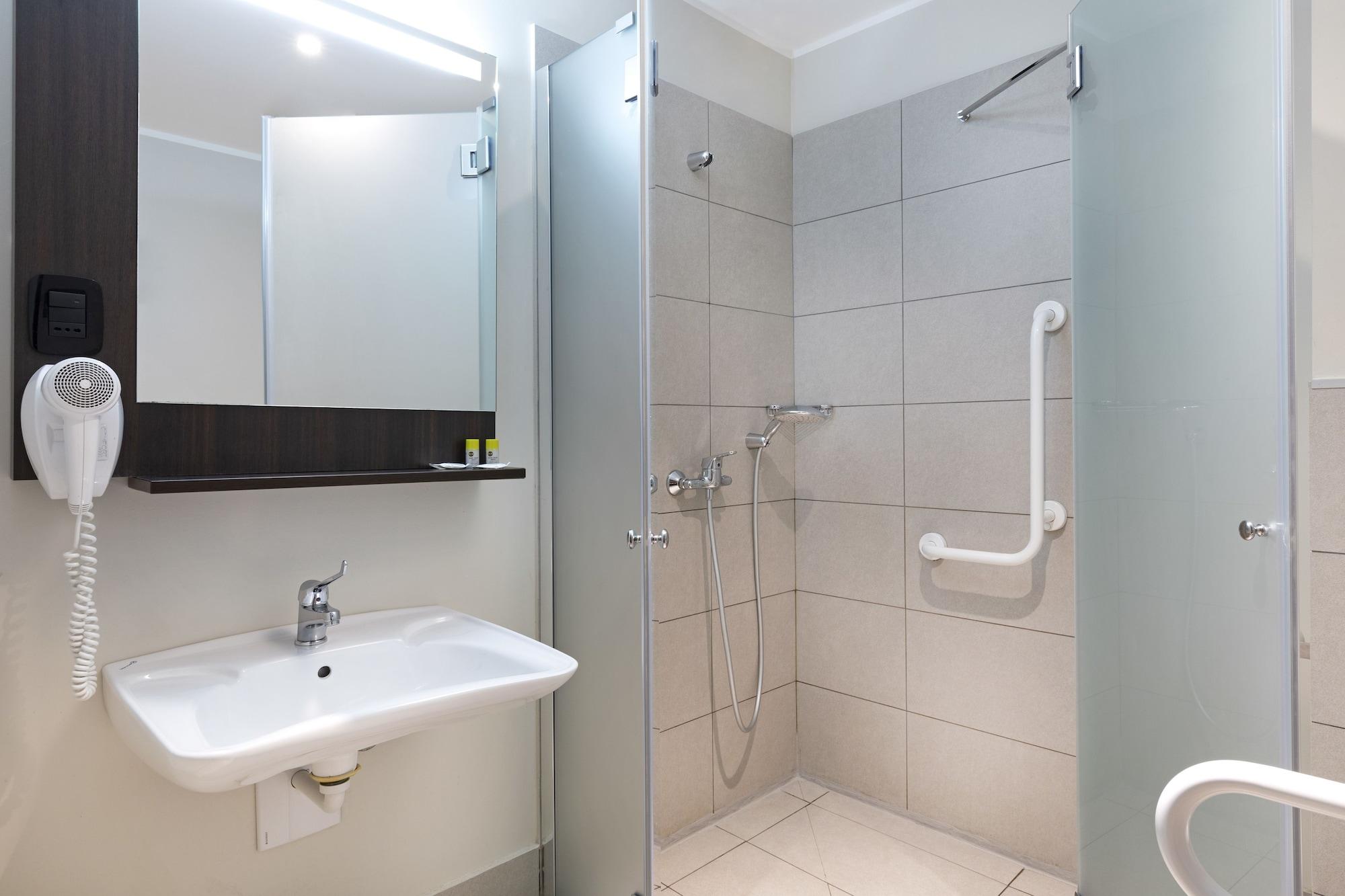 B&B Hotel Bergamo City Bagian luar foto