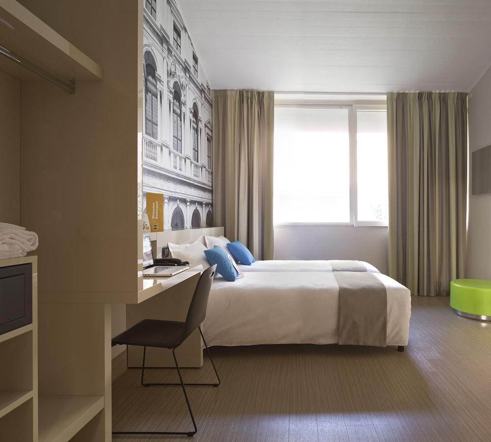 B&B Hotel Bergamo City Bagian luar foto
